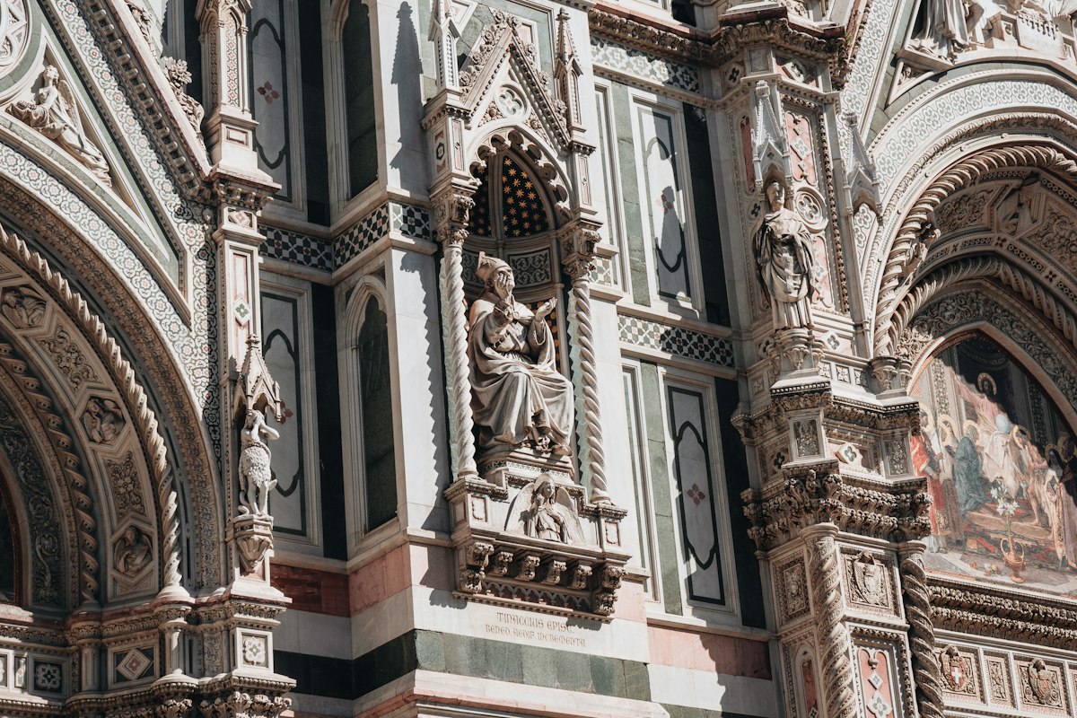 Dettaglio della cattedrale di Firenze, immagine di approfondimento culturale